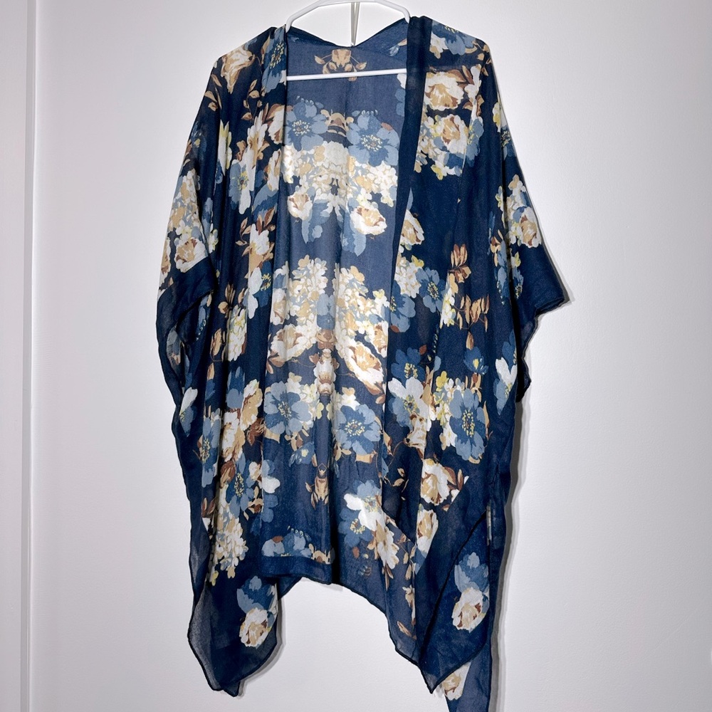 *❤️ 2 for $15* Navy blue floral coverup wrap